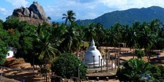 Город Анурадхапура с высоты.