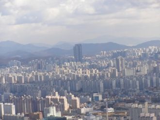 Вид на город Пучхон с высоты.