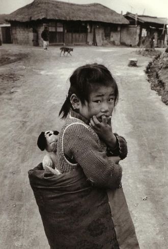 Местная жительница Пучхона, 21 марта 197