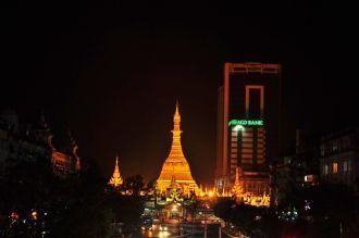Янгон ночью.
