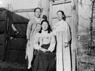 Старое фото местных жителей.