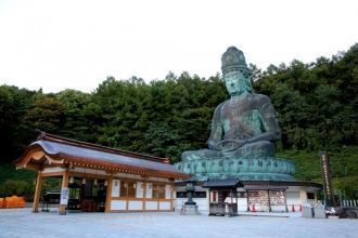 Большая статуя великого Будды.