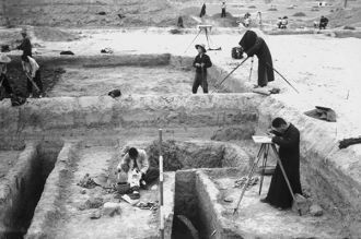 Старое фото археологических раскопок в А