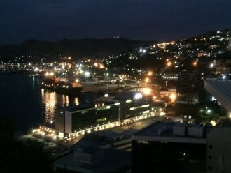 Порт-Морсби ночью.
