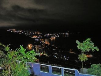 Порт-Морсби ночью.