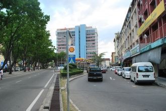 Улица в Кота-Кинабалу.