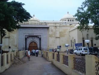 Вход в дворец Тимуралай Наяка, Мадурай.