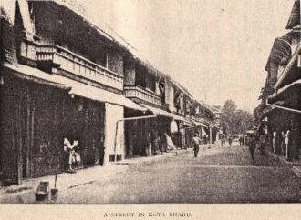 Старое фото улицы Кота-Бару.