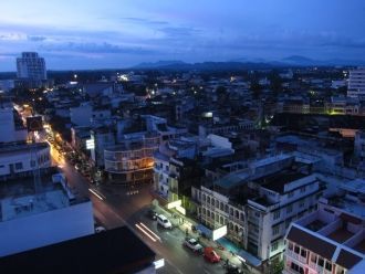 Транг ночью.