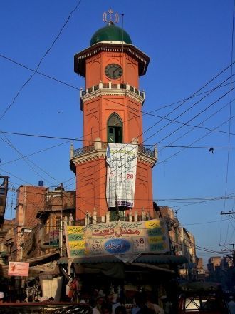 Часовая башня в городе Пешавар, Пакистан