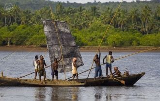 Местные жители.