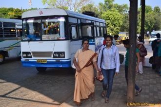 Местны жительницы.