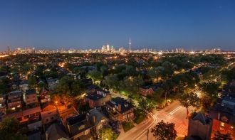 Вид с высоты на ночной Торонто