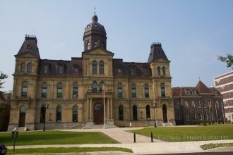 Здание Законодательного Собрания.