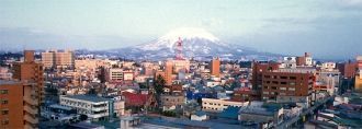 Панорамный вид на город Иваки.
