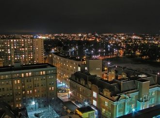 Ночной город Китченер.