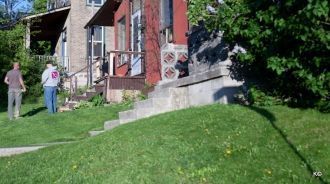 Люди в г. Питерборо.