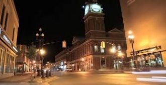 Питерборо ночью.