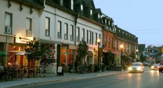 Вечерний город  Питерборо.