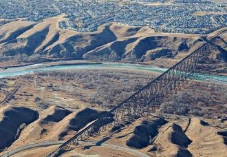 Вид с высоты на Летбридж.