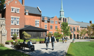 Студенты в г. Сент-Катаринс.