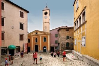 Городские жители и гости города Лабин.