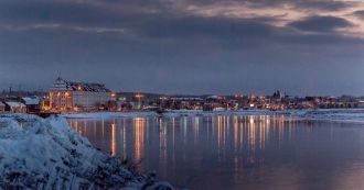Ночная панорама города Монктон.