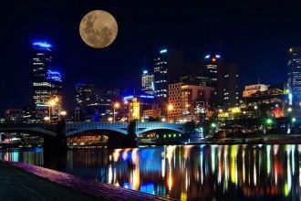 Мельбурн ночью.