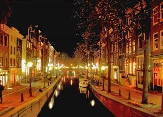 Вид на ночной Амстердам.
