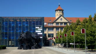 Центр искусства и медиатехнологий в Карл