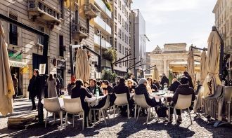 Уличное кафе в Милане