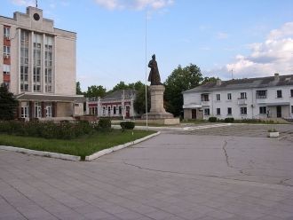 Центральная площадь Оргеева. Памятник го