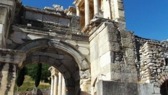 Ворота Мазавса и Митридата.
