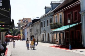 Пешеходы на улицах города