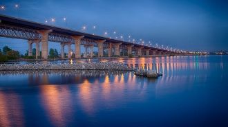 Ночной город Берлингтон.