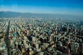 Густозаселенный город Чили с высоты.