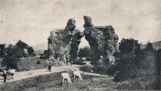 История на фото. Крепость в г. Хисаря.