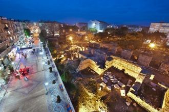 Фото ночного города Акхисара.