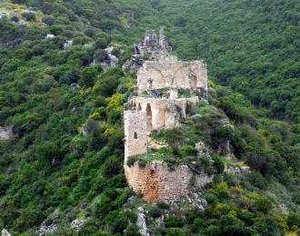 Замок Монфор