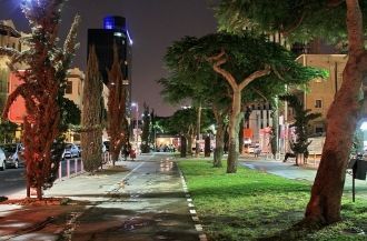 Улица Ротшильд, с нее и начался Тель-Ави