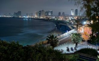 Ночной город Тель-Авив, Израиль.