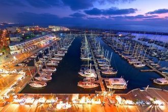 Ночные огни пристаней города&nbsp;Герцли