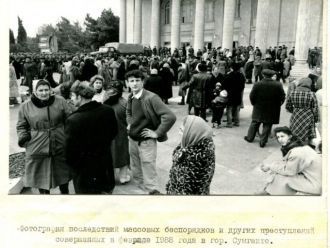 Фотография последствий массовых беспоряд