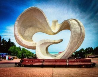 Памятник “Голубь мира”