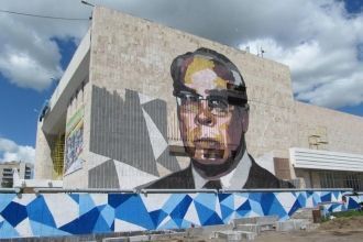 Огромный портрет первого директора ППГХО