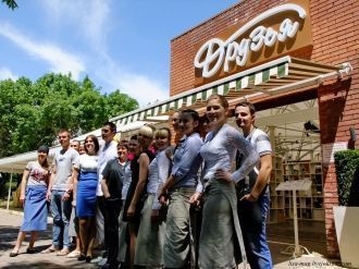 Жители и гости города Ейск.