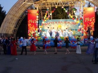 Местные жители.