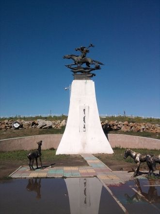 Монумент, посвящённый моринхуру.&nb