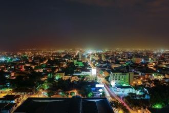 Город Сан-Педро-Сула ночью.