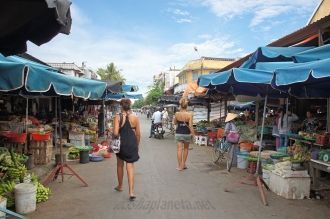 Улица Хойана - уличный рынок.